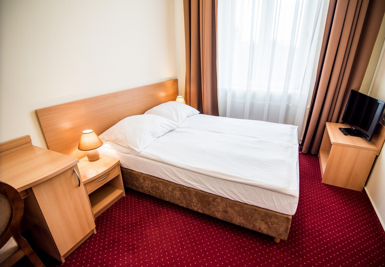 Hotel Piast Слупск Экстерьер фото
